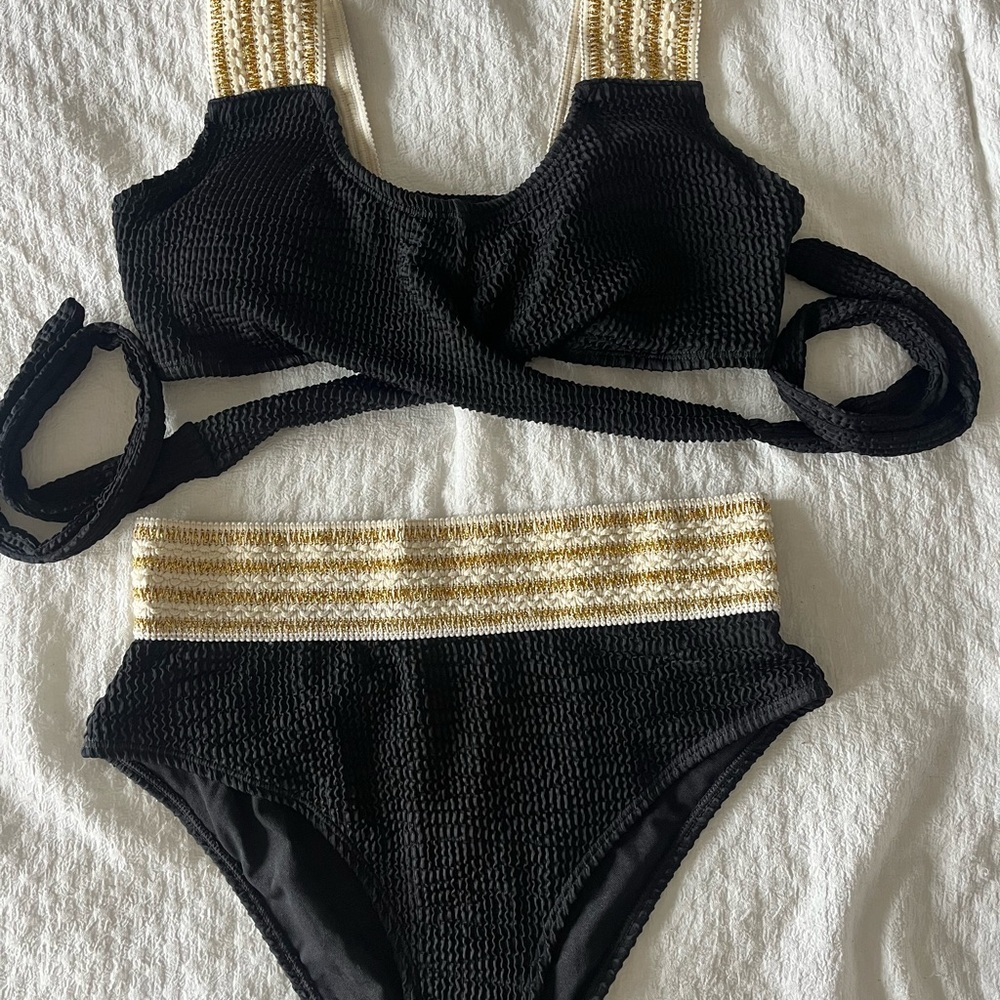 Cupshe Black and Gold Bikini Set